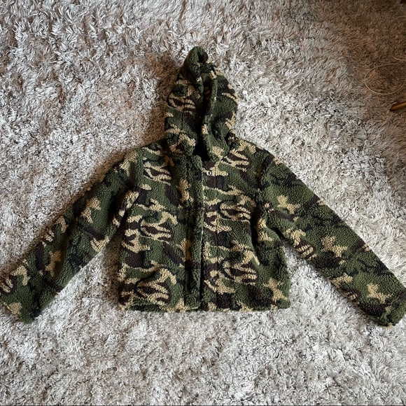 NWT Camouflage Sherpa Hooded Jacket - Picture 1 of 4